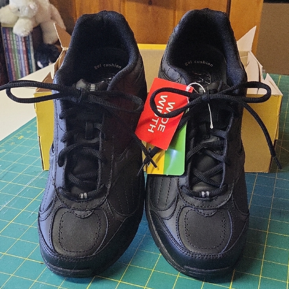 Women's Black Gel Cushion Athletic Shoes
